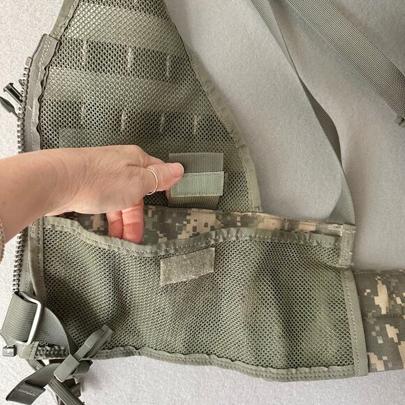 US Tactical Camouflage Molle II Vest Modular Lightweight Load-carrying Equipment - Picture 8 of 9